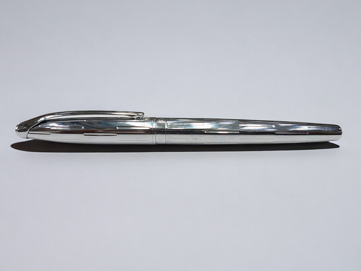 Silver Elegance: A Fountain Pen of Timeless Beauty