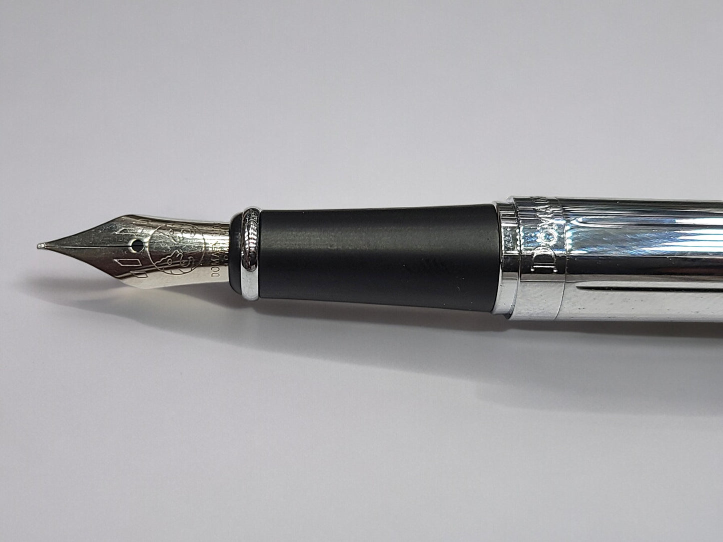 Silver Elegance: A Fountain Pen of Timeless Beauty
