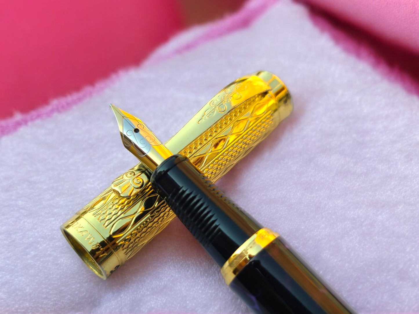 Dikawen 8026 Fountain Pen with Marble Finish Body