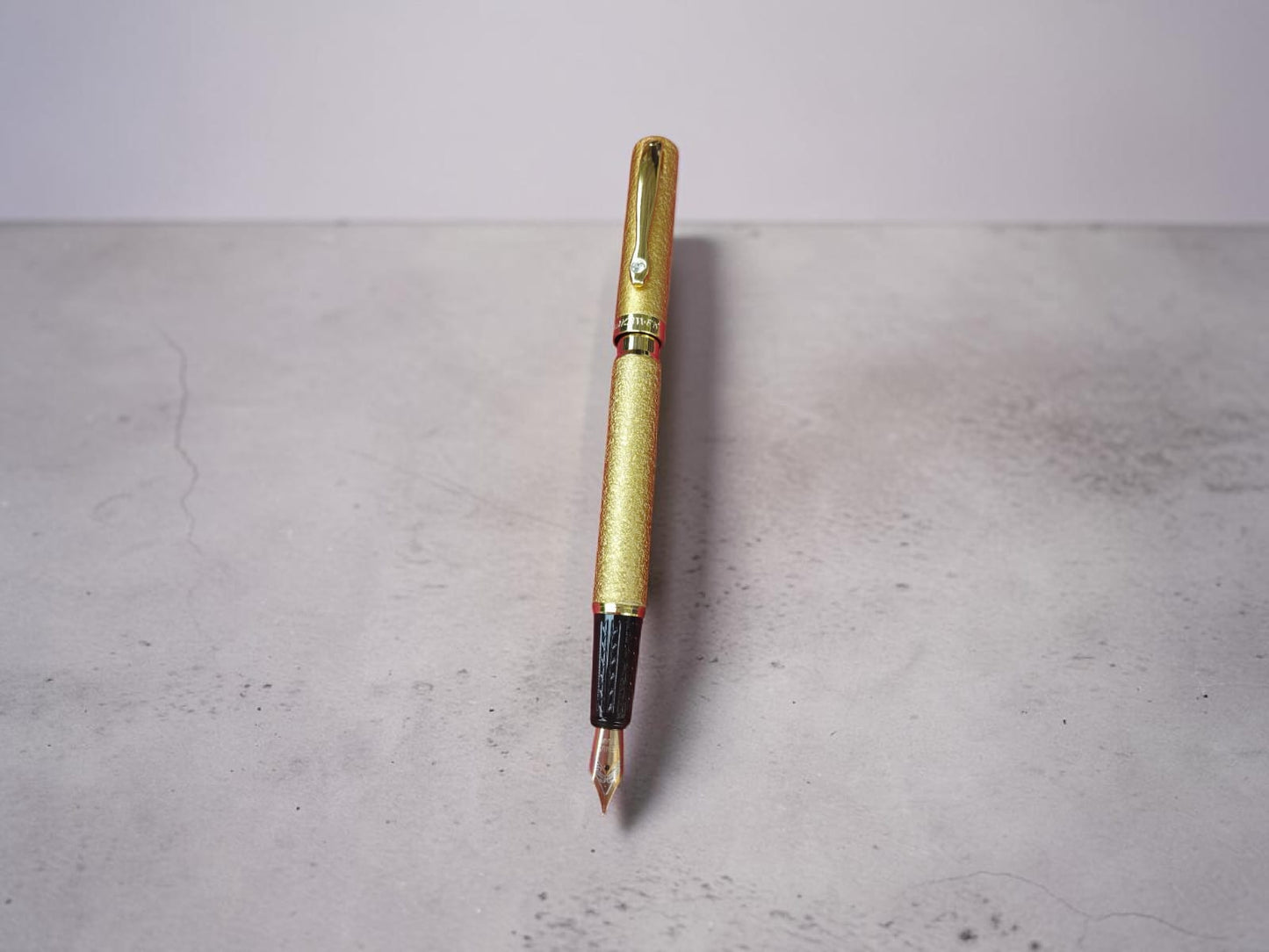 Dikawen K9 Rock Marbled Gold Jewel Designer Fountain Pen