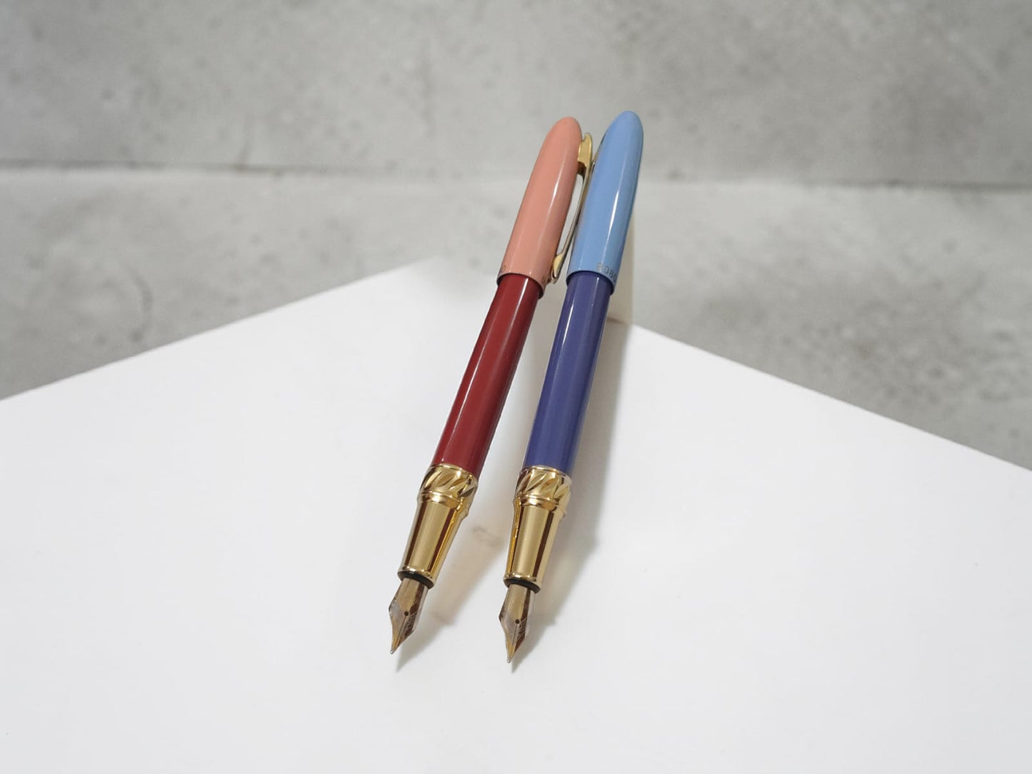 Dikawen No. 8080 Gold Trim Fountain Pen