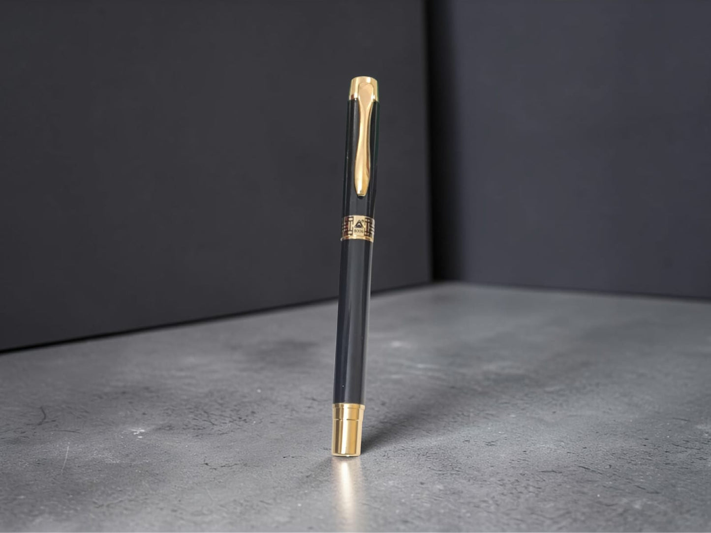 Dikawen 8006 Fountain Pen with Gold Trim