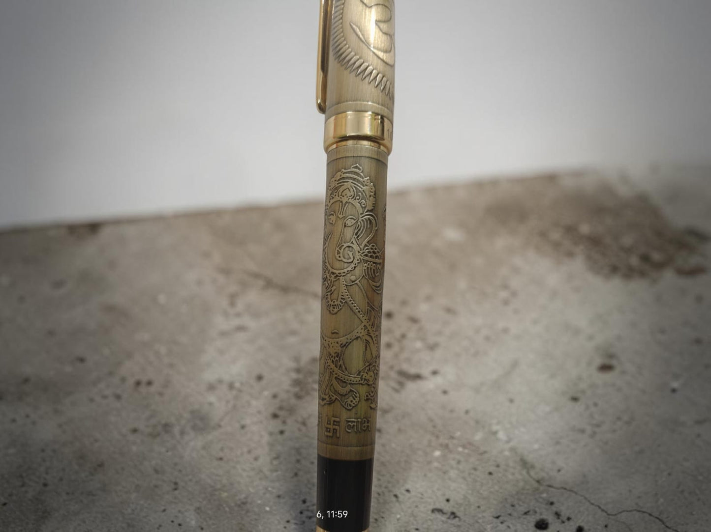 Levin 102 Full Golden Colour Fountain Pen – Ganesh Artwork Edition