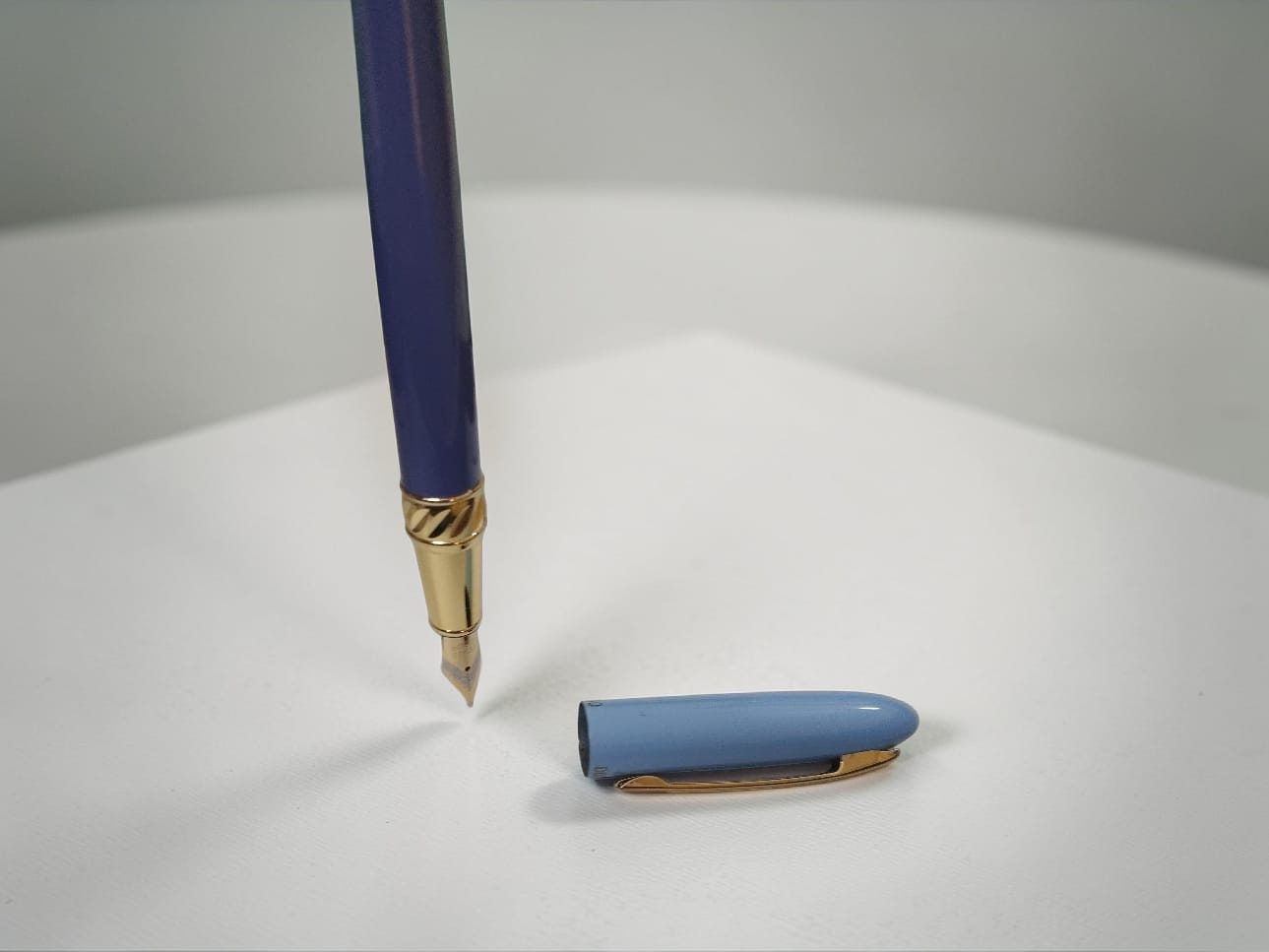 Dikawen No. 8080 Gold Trim Fountain Pen