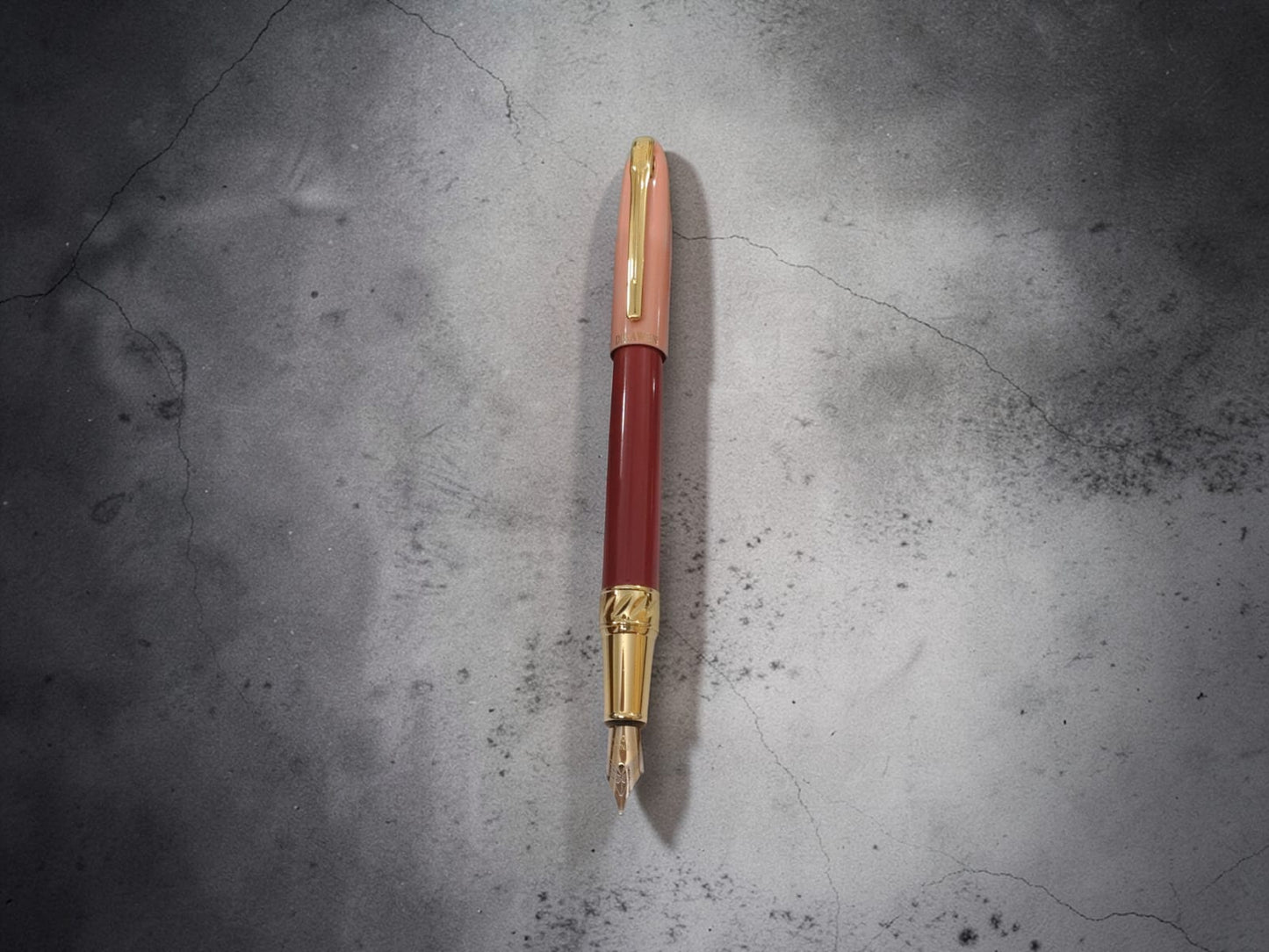 Dikawen No. 8080 Gold Trim Fountain Pen