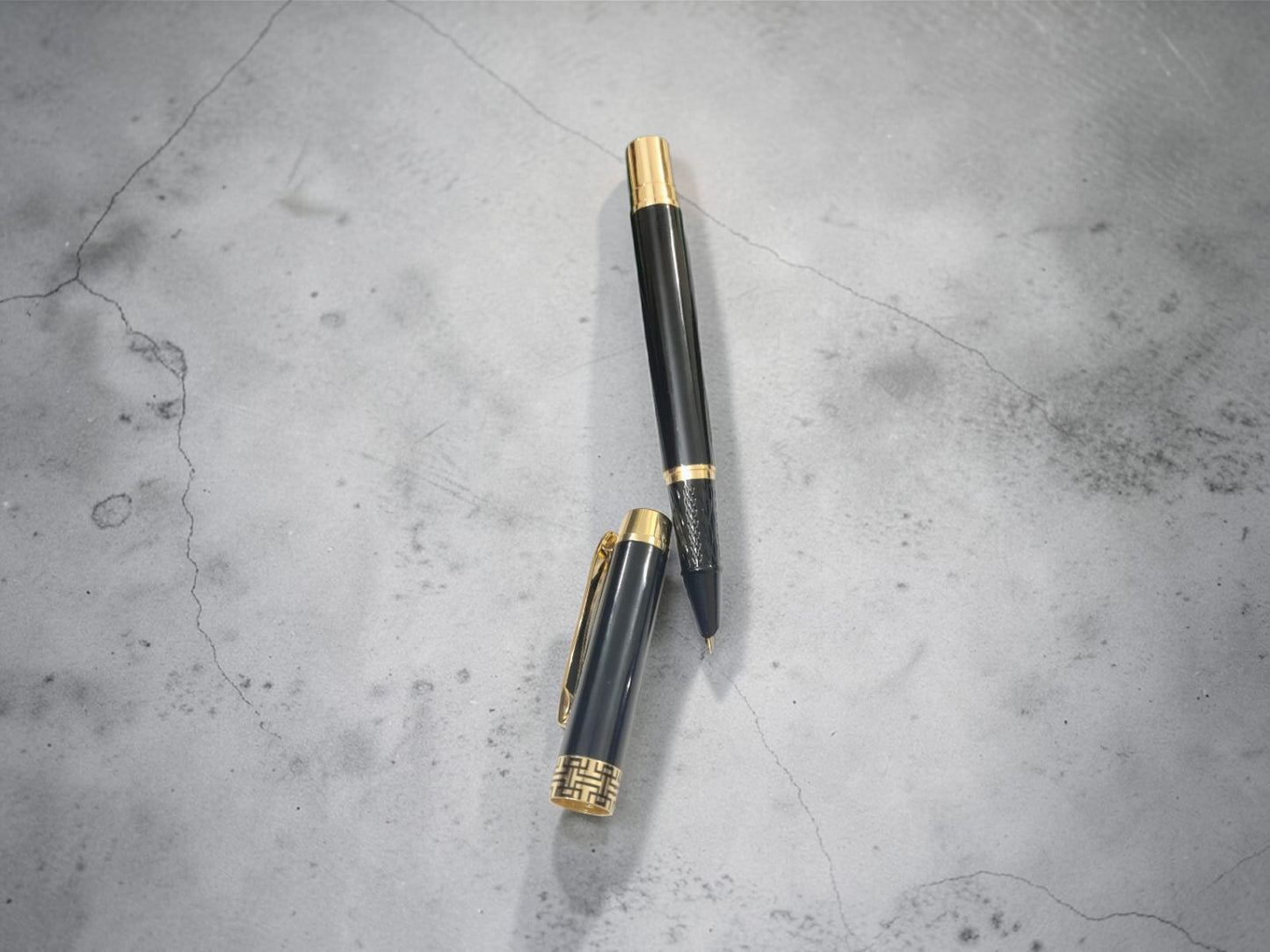 Dikawen 8006 Fountain Pen with Gold Trim